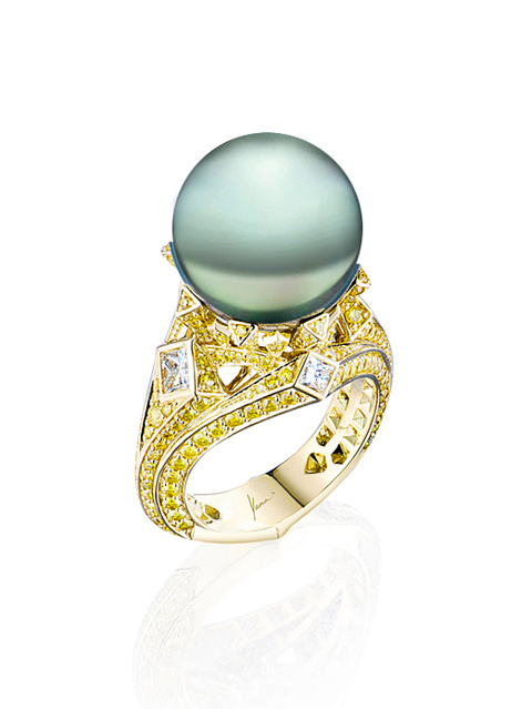 Ring made of yellow gold with pearls and diamonds, 1