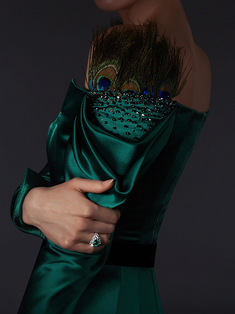 White gold ring with emeralds and diamonds, 11