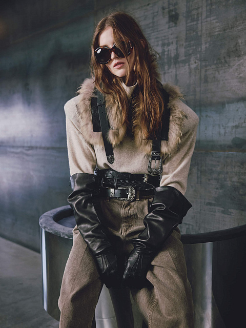 Black leather belt, 2 Black leather belt, 2