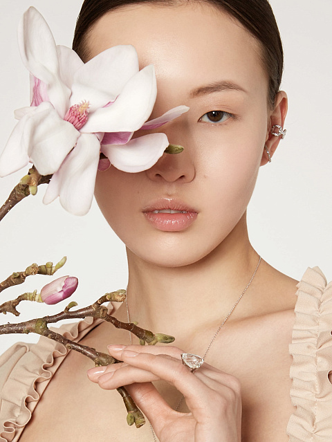 Round Diamond & White Gold Ear Cuff, 4