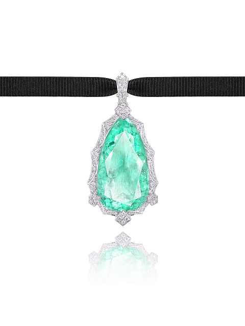 Necklace with a removable pendant in white gold with emerald and diamonds, 4