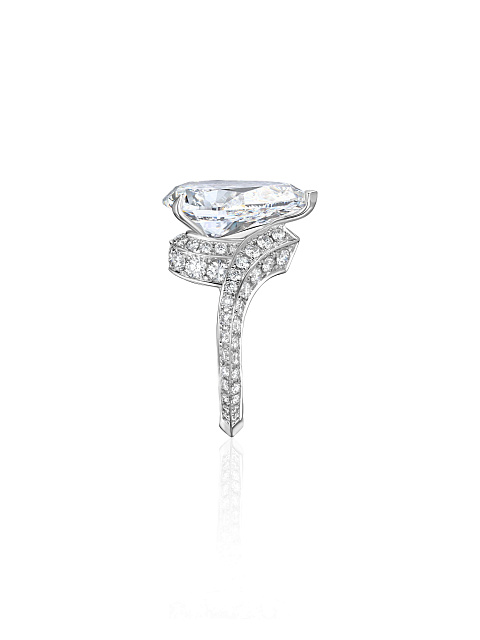 Ring with an LG pear-cut diamond, 6 Ring with an LG pear-cut diamond, 6