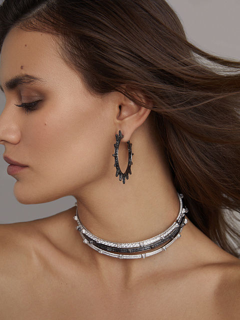 White gold choker necklace with princess-cut diamonds, 4