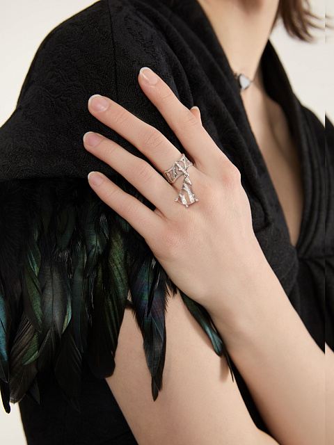 White gold ring with pendant and rock crystal, 2