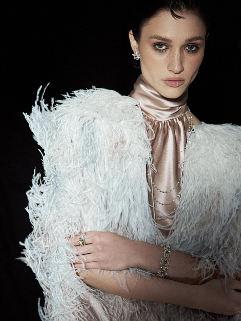 White gold transformer choker with rose-cut diamonds and brown round-cut diamonds, 6