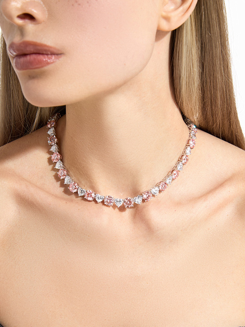 Necklace with LG diamonds, 4 Necklace with LG diamonds, 4