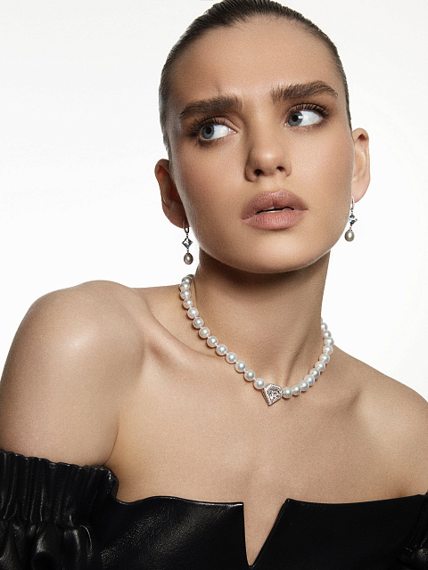 Fantasy Cut Diamond, Grey Pearl & White Gold Necklace, 3