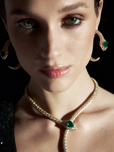 Trillion Emerald, Round Emerald, Round Diamond & Gold Necklace, 3