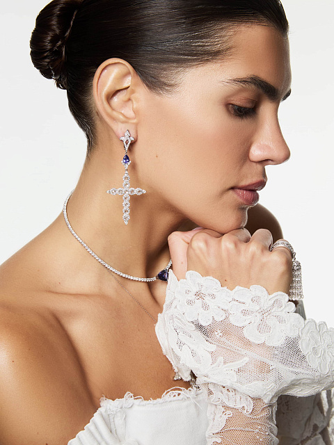 Asymmetrical white gold skull earrings with tanzanites and diamonds, 4