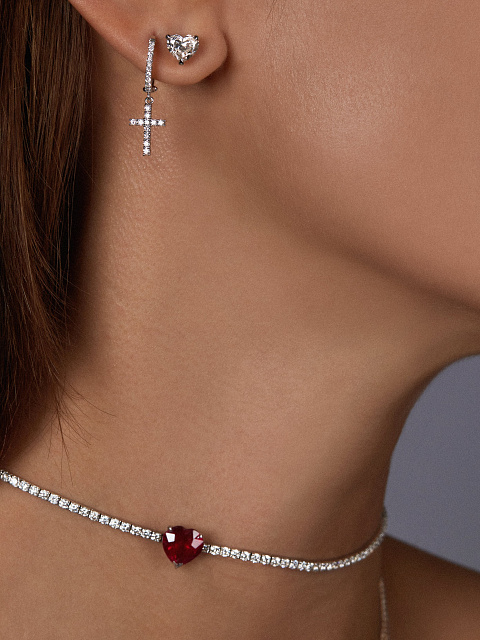 White gold stud earrings with heart-cut diamonds, 4