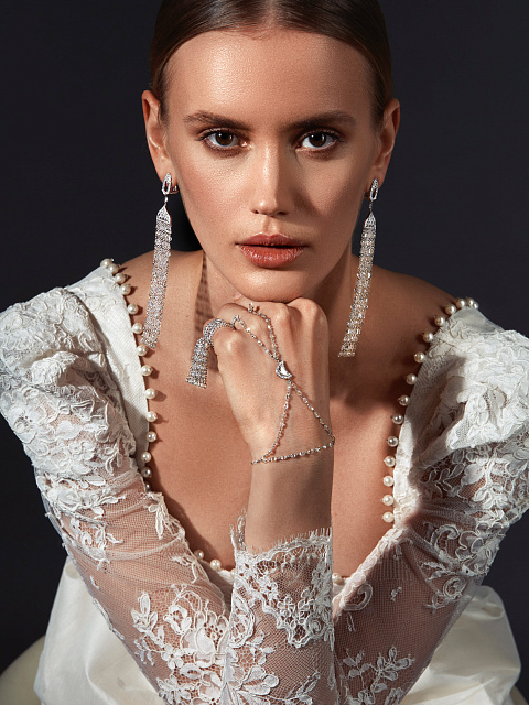 White gold tassel ring with briolette-cut diamonds, 3