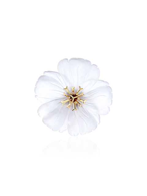 Ring with a carved quartz flower, 4 Ring with a carved quartz flower, 4