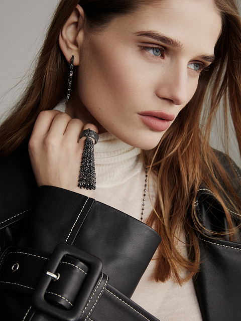 Black Gold & Black Briolette Diamond &  Black Round Diamond Tassel Ring, 3