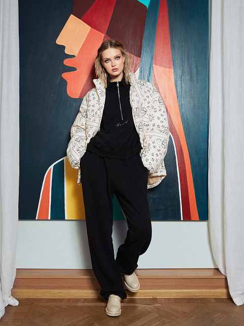 Milk-colored down jacket with paisley pattern, 8 Milk-colored down jacket with paisley pattern, 8