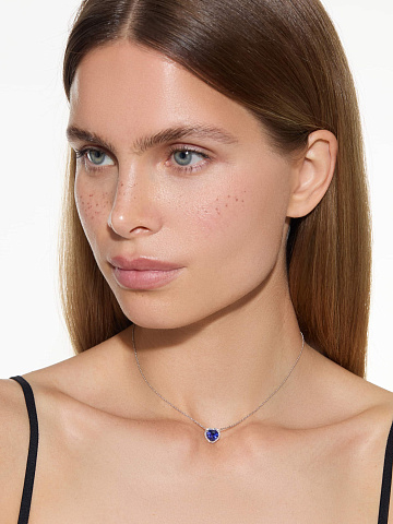 White gold necklace with heart-cut sapphire and diamonds, 2