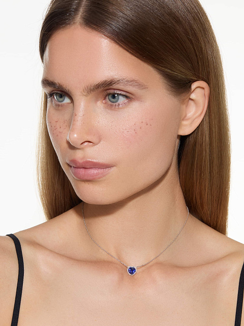 White gold necklace with heart-cut sapphire and diamonds, 2