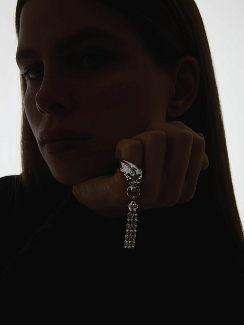 White gold tassel ring, 2 White gold tassel ring, 2