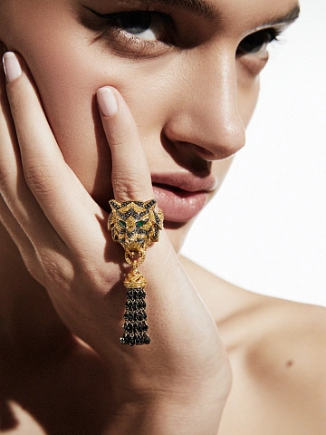 Gold, Emeralds & Diamonds Tiger Tassel Ring, 2