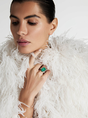 White gold ring with octagon-cut emerald, 2