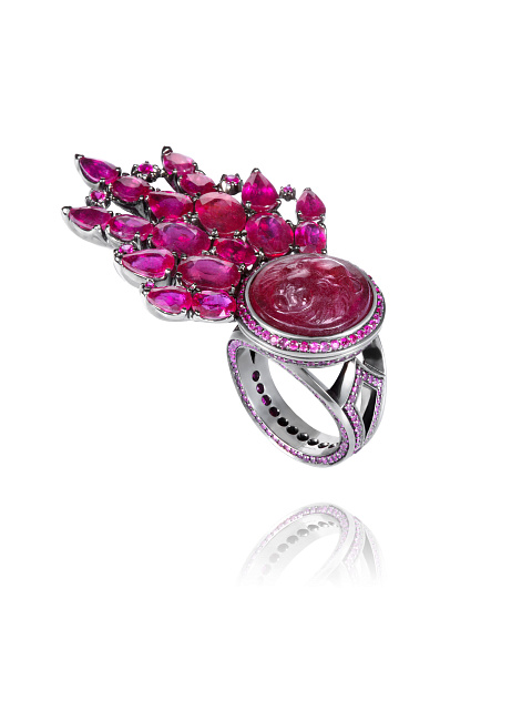 Blackened gold ring with a cameo on ruby, 1 Blackened gold ring with a cameo on ruby, 1