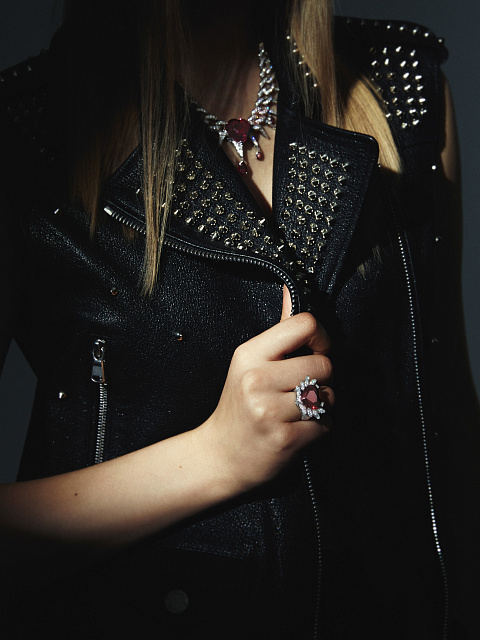 White gold necklace with heart-cut rubellite and round-cut diamonds, 5