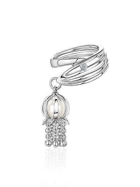 White gold ring with pendant, 3 White gold ring with pendant, 3