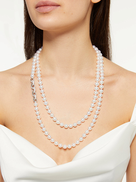 White gold necklace with Akoya pearls, 8 White gold necklace with Akoya pearls, 8