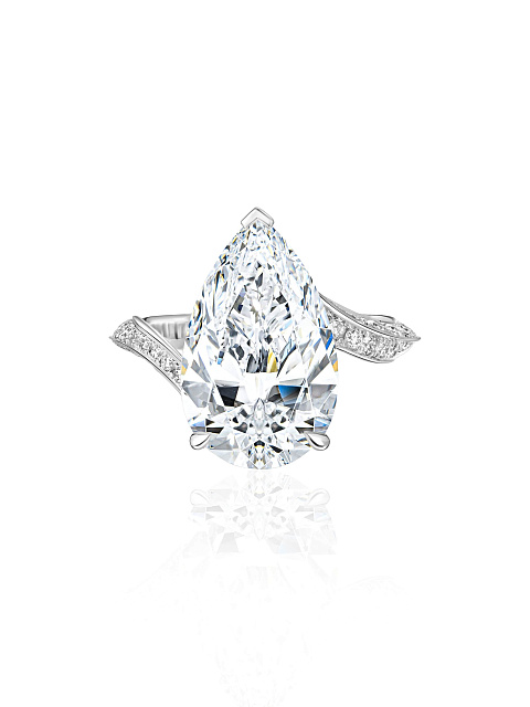 Ring with an LG pear-cut diamond, 4 Ring with an LG pear-cut diamond, 4