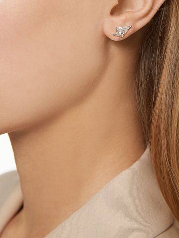 White gold stud earrings with fancy-cut diamonds, 2
