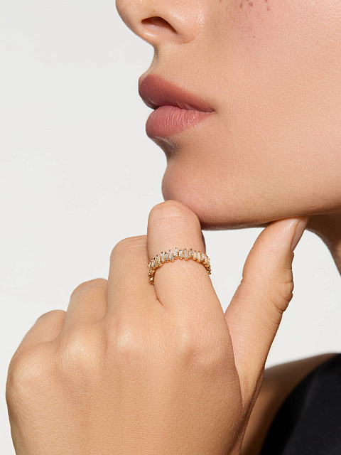 Yellow gold ring with baguette-cut diamonds, 3