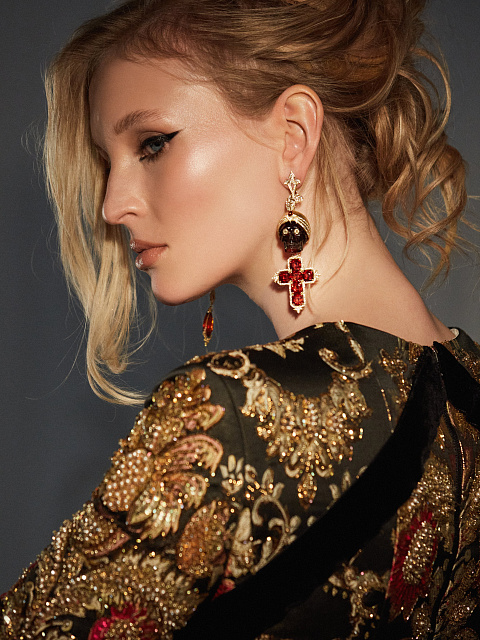 Yellow gold earrings with diamonds, amber and spessartine, 8