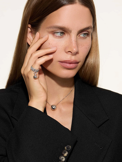 White gold ring with pendant, 3