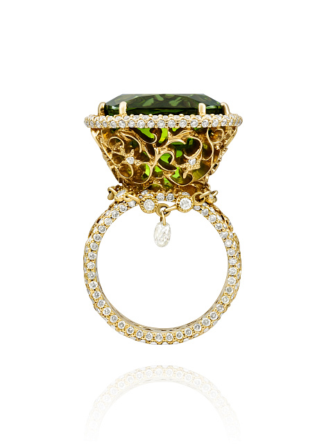 Chrysolite, Yellow Briolette Diamond, Yellow Round Diamond & Gold Ring, 4 Chrysolite, Yellow Briolette Diamond, Yellow Round Diamond & Gold Ring, 4