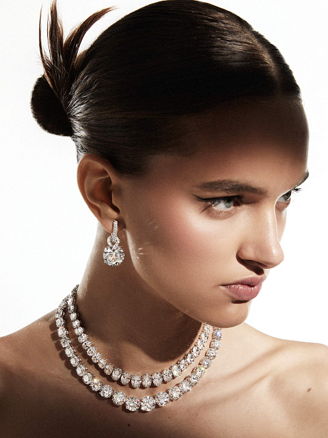 White gold necklace with oval-cut diamonds, 2