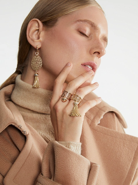 Wide yellow gold tassel ring with round-cut diamonds, 2