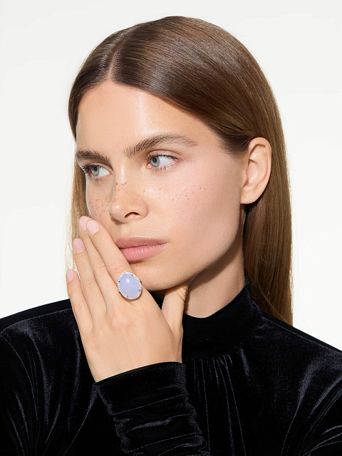 White Gold, Diamonds & Oval-cut Chalcedony Ring, 4