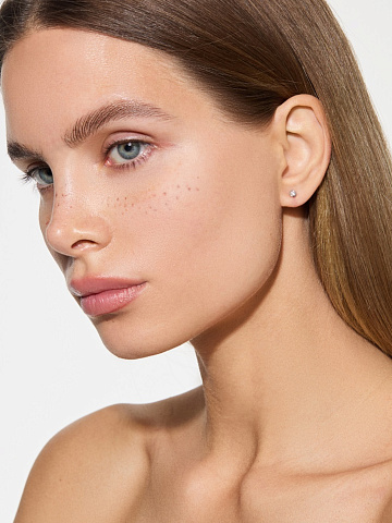 White gold stud earrings with diamonds, 2