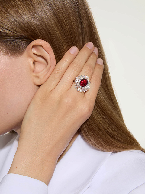 White gold ring with rhodolite and diamonds, 4 White gold ring with rhodolite and diamonds, 4