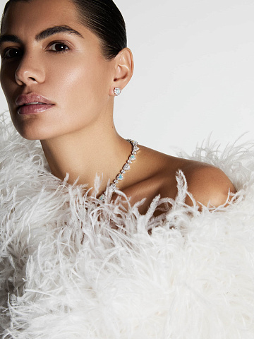 White gold stud earrings with heart-cut opal, 2