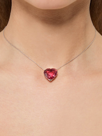 White gold necklace with a heart-cut pink tourmaline pendant, 2