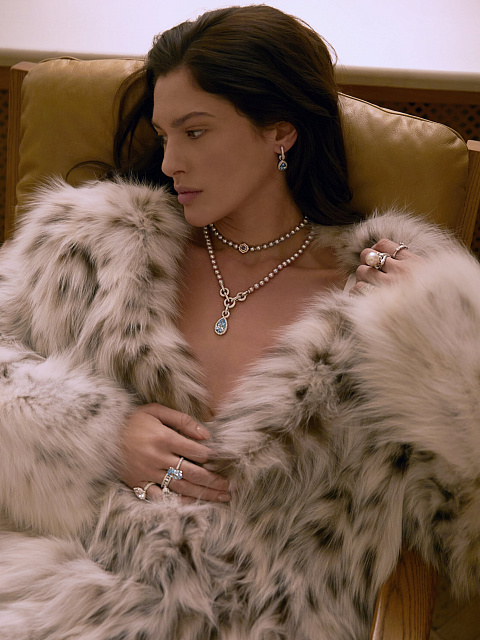 White gold earrings with blue diamond, 9