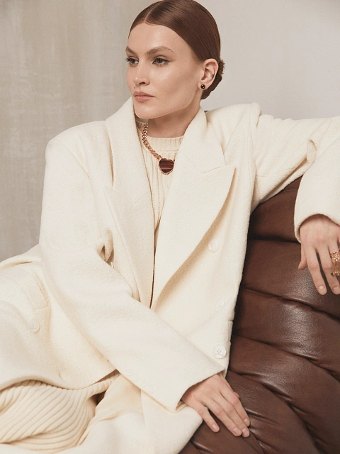 Necklace with pendant in silver with pink gilding and heart-cut tiger’s eye, 2 Necklace with pendant in silver with pink gilding and heart-cut tiger’s eye, 2