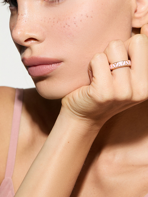 Rose gold ring with Sakura-colored enamel, 3