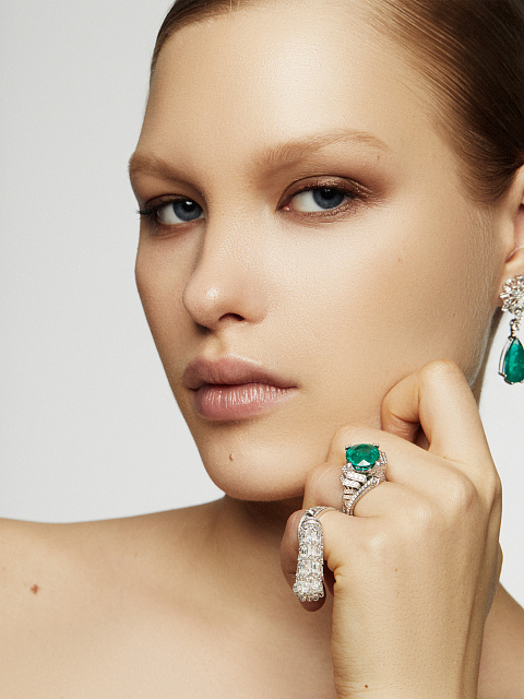 White Gold Emerald Diamond Ring, 9