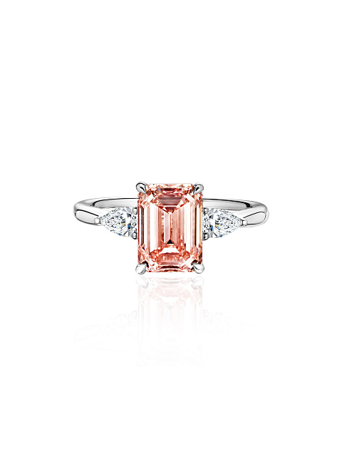 White gold ring with pink LG diamond, 4 White gold ring with pink LG diamond, 4