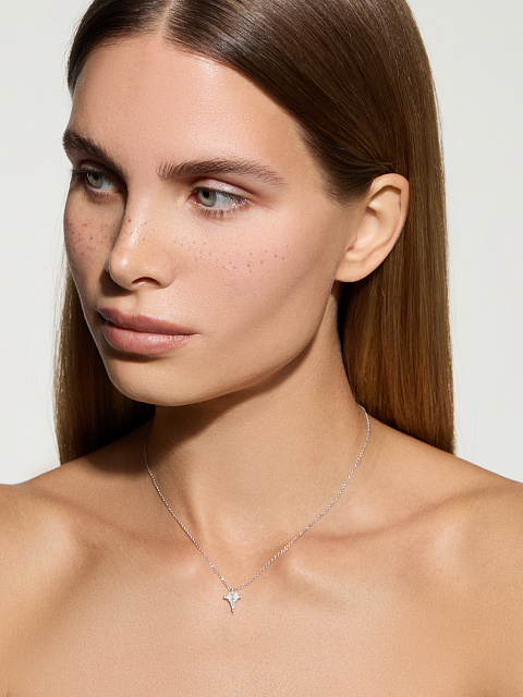 Necklace in white gold and diamonds with a cross-shaped pendant, 2