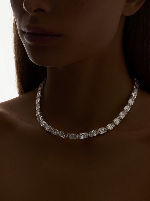 Necklace with LG cushion-cut diamonds, 4 Necklace with LG cushion-cut diamonds, 4