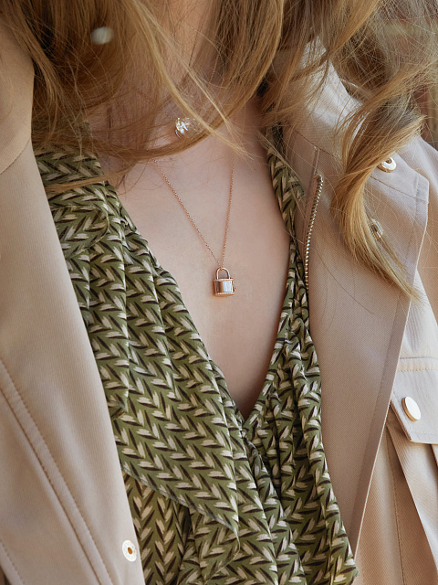 Necklace with a padlock-shaped pendant in rose gold with diamonds, 2