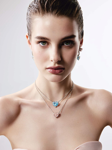 White gold necklace with heart-shaped pendant with blue lab-grown diamond, 3