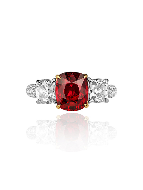 White gold ring with cushion-cut ruby and diamonds, 4